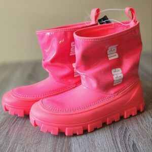 NWT UGG Classic Brellah Mini Boot 'Super Coral" color size 5